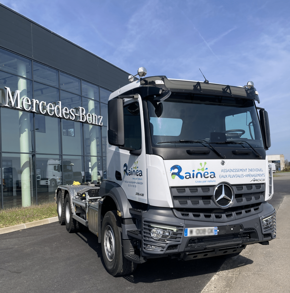 un Mercedes-Benz Arocs 2646 suréquipé : Le Groupe EDO livre le premier poids lourd d’ARMOR Rainea