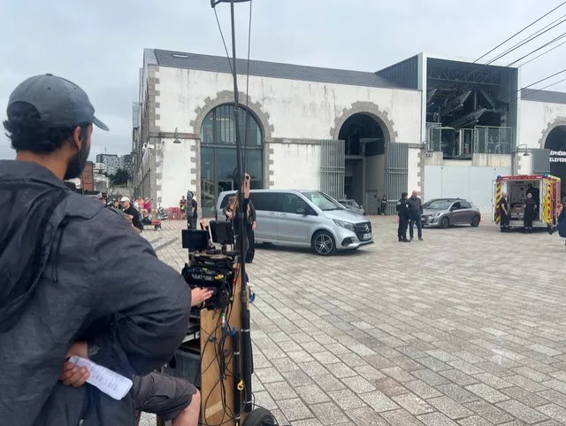 La Mercedes-Benz Classe V de Brest VI (Groupe EDO) au service du tournage des « Trois Brestoises »