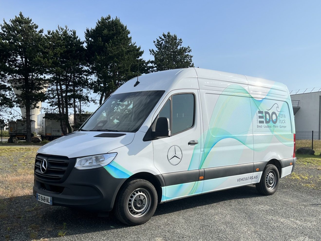 🚛 Une flotte d’utilitaires et de camions Mercedes-Benz qui affiche ses couleurs !