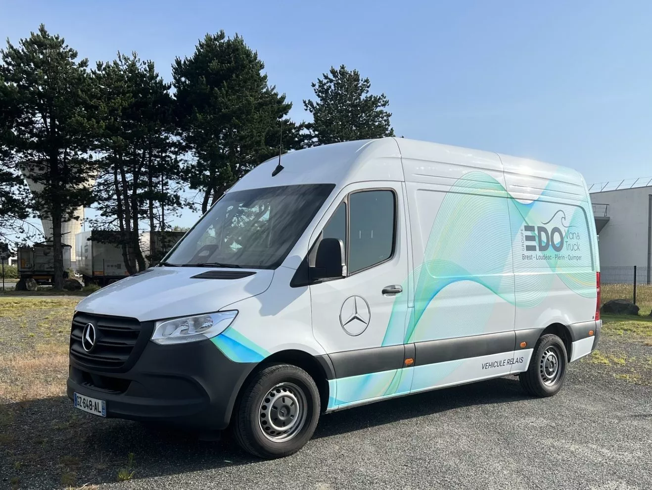 🚛 Une flotte d’utilitaires et de camions Mercedes-Benz qui affiche ses couleurs !