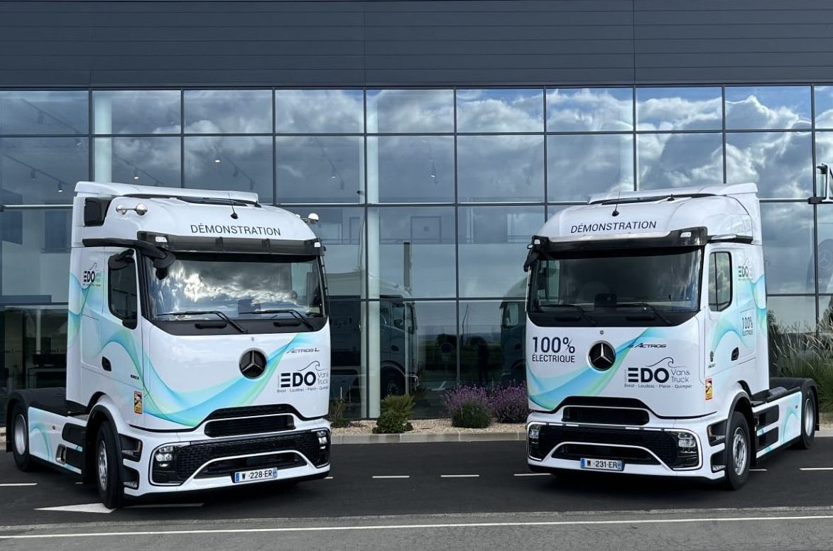 Stickage des camions Actros : un design commun pour le thermique et l’électrique