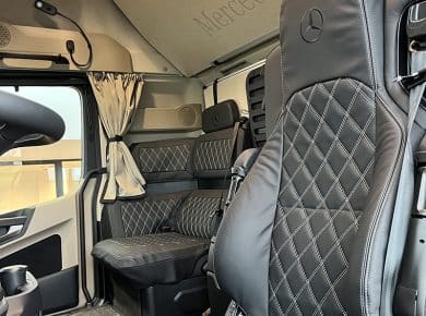 Découvrez la livraison du Mercedes-Benz Actros 1853 Prime par le Groupe EDO à Transports Bozec Goulven : puissance, confort GIGASPACE et innovation.