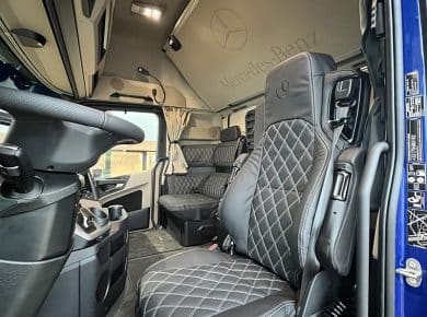 Découvrez la livraison du Mercedes-Benz Actros 1853 Prime par le Groupe EDO à Transports Bozec Goulven : puissance, confort GIGASPACE et innovation.